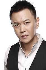 韩忠（冯嘉怡饰演）