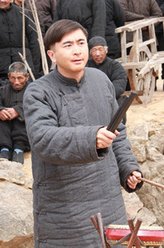 贾文柏（铁伟光饰演）