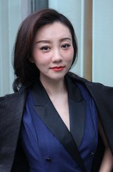 苏艳（王晴饰演）