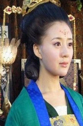 王霓君（周牧茵饰演）