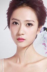 小翠（关慧卿饰演）