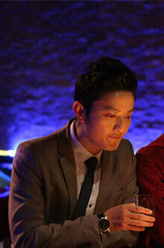 杜建国（钮宝平饰演）