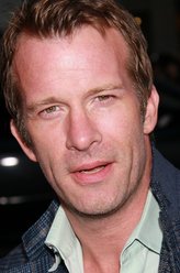 Burke Hicks（托马斯·简饰演）