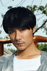 丁晓春（周骏饰演）