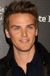 瑞利·史密斯（瑞利·史密斯饰演）