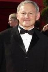 Thomas Andrews（维克多·加博饰演）