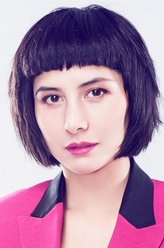阿仪（何超仪饰演）