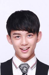 少年朱见深（吴磊饰演）