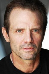 Lt. Hiram Coffey（迈克尔·比恩饰演）