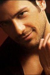 Spiros Halikiopoulos（亚历克斯·吉奥古利斯饰演）