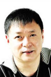 汤父（迟志强饰演）