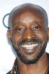 Officer Powell（罗布·摩根饰演）