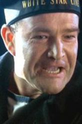 Quartermaster Rowe（理查德·格拉翰饰演）