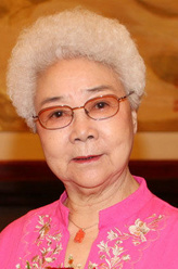 姥姥（田华饰演）
