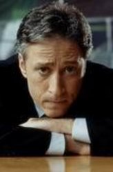 乔恩·斯图尔特（乔恩·斯图尔特饰演）