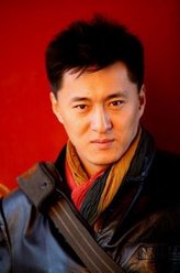 胡子奇（李亚天饰演）