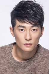 聂荣臻（李信睿 饰演）