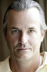 Dietrich Hassler（尼克·卡索维茨饰演）