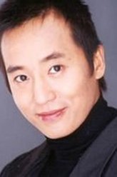 John（莫家尧饰演）