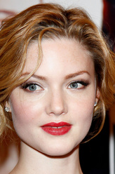 Lady Constance Chatterley（荷丽黛·格兰杰饰演）