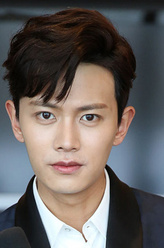 张慕涵（任嘉伦饰演）