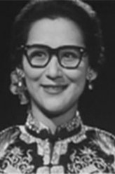 关母（王莱饰演）