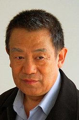 萧父（高明饰演）