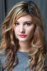 Anna Zvenka（爱丽丝·波尔饰演）