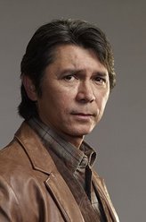 卢·戴蒙德·菲利普斯（卢·戴蒙德·菲利普斯饰演）