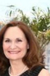 贝丝·格兰特（贝丝·格兰特饰演）