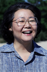 卓琳（萨日娜饰演）