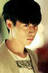 伴郎（魏晨饰演）