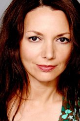 Katherine of Aragon（琼妮·威利饰演）