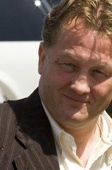 Randall McHolland（克里斯蒂安·斯托特饰演）