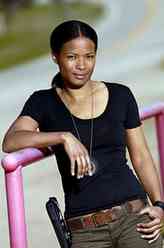 Valerie Anderson（罗丝·洛林斯饰演）