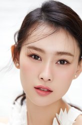 萧文（李昕岳饰演）