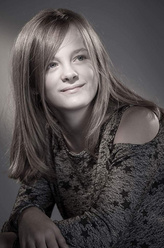 Erika（Fantine Harduin饰演）