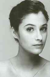 Stéphanie（梅兰妮·贝尔内尔饰演）