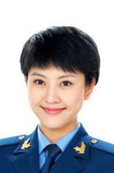 李东英（刘思言饰演）
