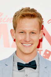 Comms Officer Will Mason（克里斯·谢菲尔德饰演）