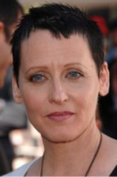 Lolly Whitehill（罗莉·佩蒂饰演）