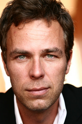 JR·波恩（JR·波恩饰演）