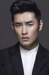 谢小冬（王彦霖饰演）