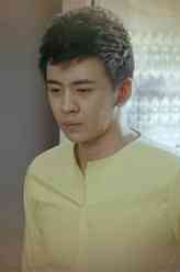 英皓冬（赵久毅饰演）