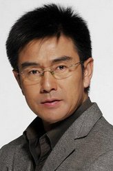 马春明（白凡饰演）