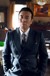 曹若飞（于和伟饰演）