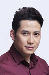 归亚洲（李金哲饰演）