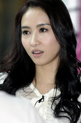 Gi Gi（黎姿饰演）