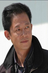 郭小鹏（王志文饰演）