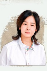 望月叶菜（田中裕子饰演）